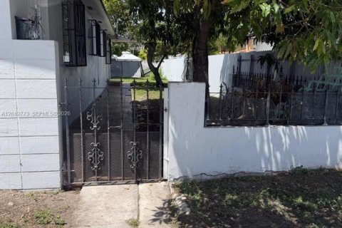 Villa ou maison à vendre à Hialeah, Floride: 4 chambres, 129.32 m2 № 2241618 - photo 16