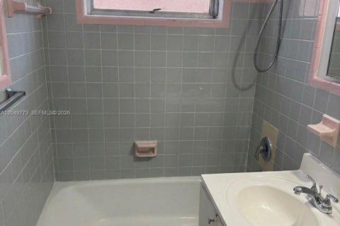 Villa ou maison à vendre à Hialeah, Floride: 4 chambres, 129.32 m2 № 2241618 - photo 21