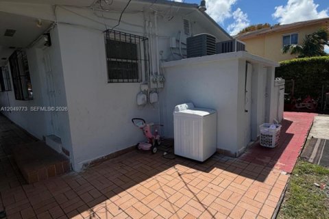 Villa ou maison à vendre à Hialeah, Floride: 4 chambres, 129.32 m2 № 2241618 - photo 5