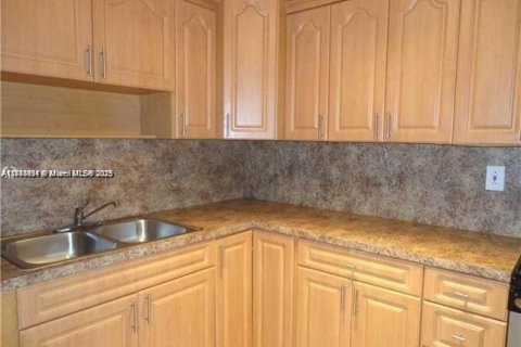 Condo in Miami, Florida, 2 bedrooms  № 1836469 - photo 2