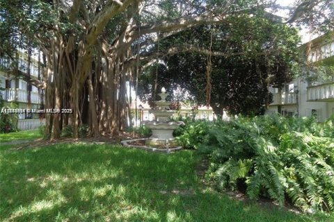 Condo in Miami, Florida, 2 bedrooms  № 1836469 - photo 10