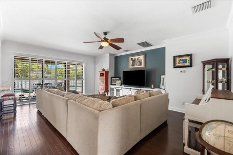House in Pinellas Park, Florida 5 bedrooms, 319.21 sq.m. № 1572303 - photo 10