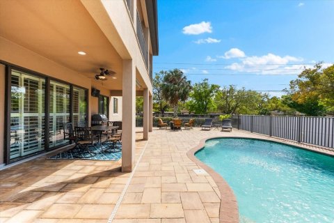 House in Pinellas Park, Florida 5 bedrooms, 319.21 sq.m. № 1572303 - photo 12