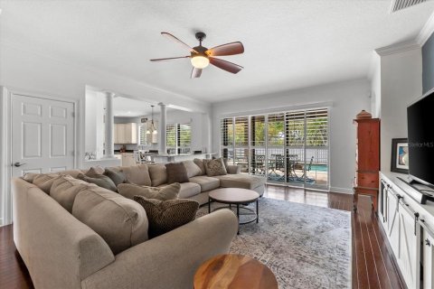 House in Pinellas Park, Florida 5 bedrooms, 319.21 sq.m. № 1572303 - photo 9