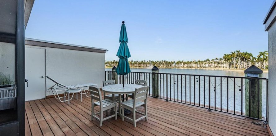 Condo à Saint Petersburg, Floride, 2 chambres  № 2238417