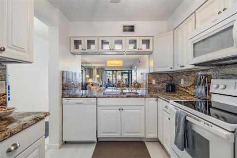 Copropriété à vendre à Saint Petersburg, Floride: 2 chambres, 87.79 m2 № 2238417 - photo 11