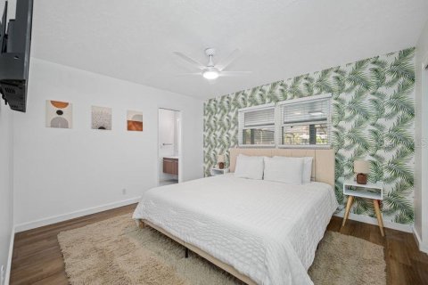 House in Tampa, Florida 3 bedrooms, 128.86 sq.m. № 2157136 - photo 12