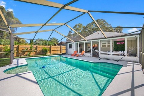 House in Tampa, Florida 3 bedrooms, 128.86 sq.m. № 2157136 - photo 21