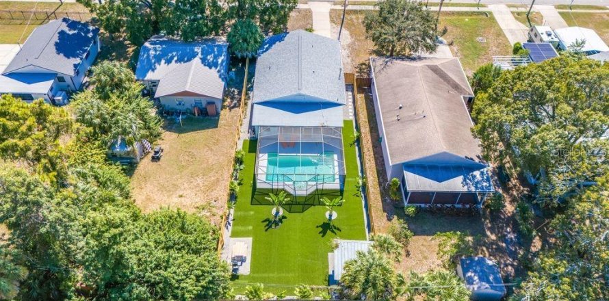 House in Tampa, Florida 3 bedrooms, 128.86 sq.m. № 2157136