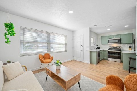 House in Tampa, Florida 3 bedrooms, 128.86 sq.m. № 2157136 - photo 5