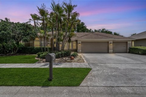 Casa en venta en New Port Richey, Florida, 4 dormitorios, 230.49 m2 № 1806741 - foto 1