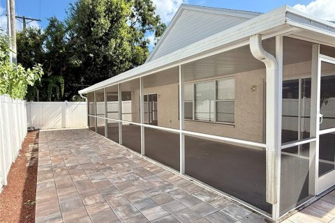 Casa en venta en Tampa, Florida, 3 dormitorios, 170.75 m2 № 1915362 - foto 24