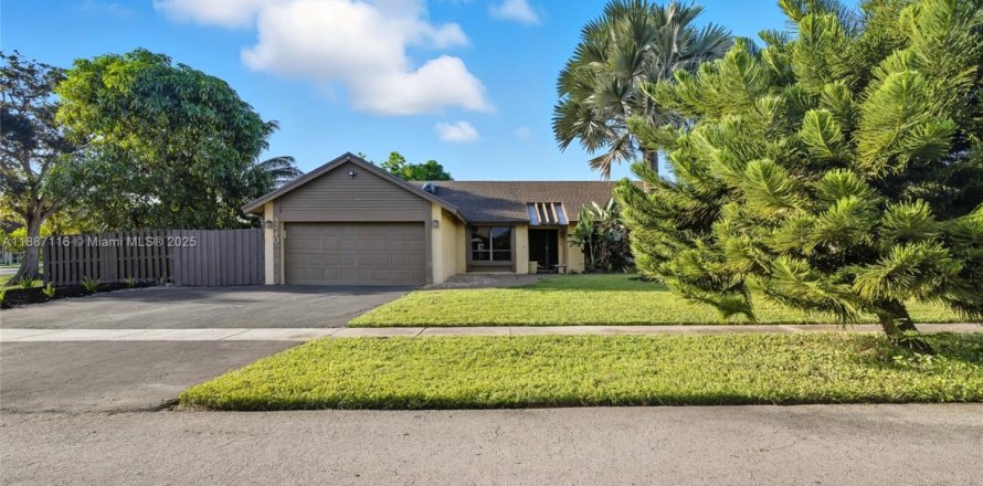 Дом в Лодерхилл, Флорида 3 спальни, 147.25м2 № 1938779