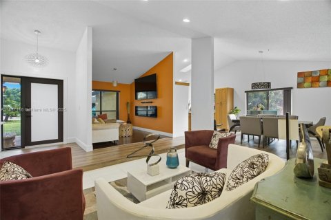 Купить виллу или дом в Лодерхилл, Флорида 3 спальни, 147.25м2, № 1938779 - фото 6