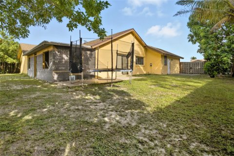 Купить виллу или дом в Лодерхилл, Флорида 3 спальни, 147.25м2, № 1938779 - фото 24