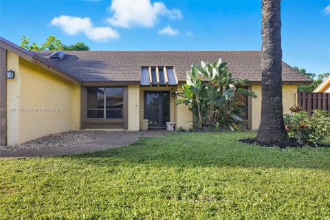 Купить виллу или дом в Лодерхилл, Флорида 3 спальни, 147.25м2, № 1938779 - фото 3