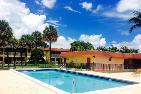 Copropriété à louer à Oakland Park, Floride: 2 chambres, 77.11 m2 № 2246059 - photo 13