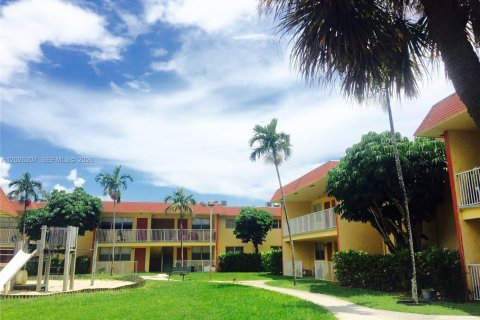 Copropriété à louer à Oakland Park, Floride: 2 chambres, 77.11 m2 № 2246059 - photo 12