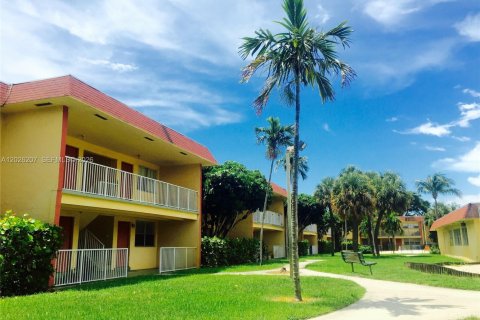 Copropriété à louer à Oakland Park, Floride: 2 chambres, 77.11 m2 № 2246059 - photo 11