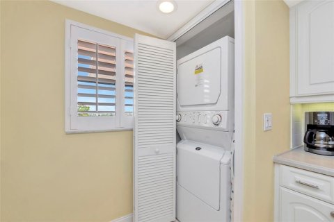 Купить кондоминиум в Сарасота, Флорида 7 комнат, 117.52м2, № 2098234 - фото 14
