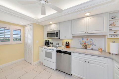 Купить кондоминиум в Сарасота, Флорида 7 комнат, 117.52м2, № 2098234 - фото 10