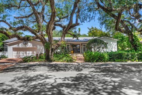 House in Coral Gables, Florida 3 bedrooms, 197.97 sq.m. № 2064738