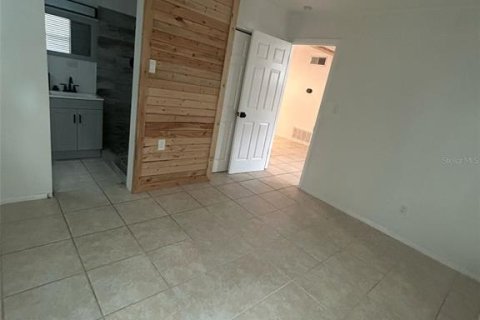 House in Fruitland Park, Florida 3 bedrooms, 117.34 sq.m. № 2218476 - photo 6