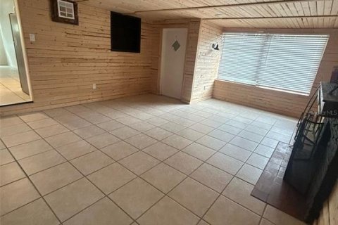 House in Fruitland Park, Florida 3 bedrooms, 117.34 sq.m. № 2218476 - photo 3