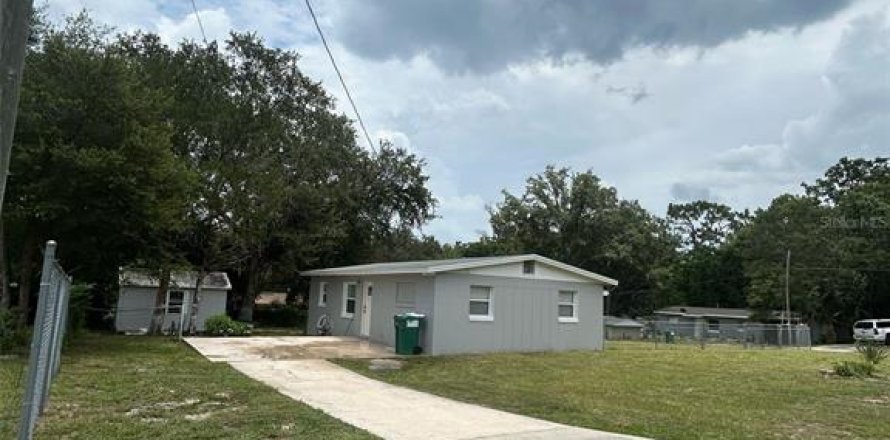 House in Fruitland Park, Florida 3 bedrooms, 117.34 sq.m. № 2218476