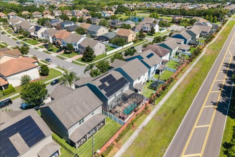 House in Winter Garden, Florida 5 bedrooms, 293.94 sq.m. № 2259988 - photo 8