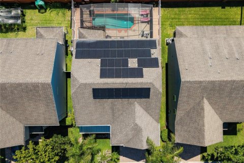 House in Winter Garden, Florida 5 bedrooms, 293.94 sq.m. № 2259988 - photo 3