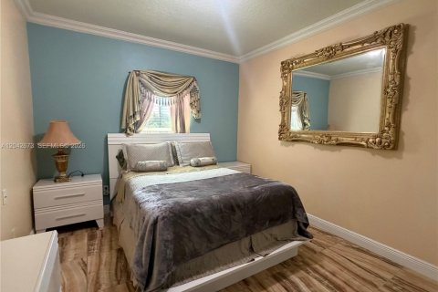 House in Winter Garden, Florida 5 bedrooms, 293.94 sq.m. № 2259988 - photo 22