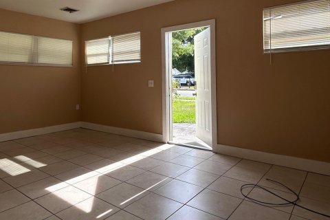 House in St. Lucie, Florida 2 bedrooms, 157.56 sq.m. № 2240069 - photo 3