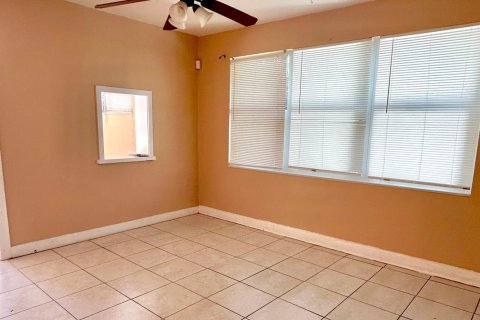 House in St. Lucie, Florida 2 bedrooms, 157.56 sq.m. № 2240069 - photo 4