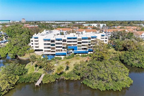 Condominio en alquiler en Sarasota, Florida, 2 dormitorios, 117.06 m2 № 1778463 - foto 1