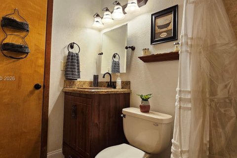 Casa en venta en Hialeah, Florida, 3 dormitorios, 156.63 m2 № 2040130 - foto 5