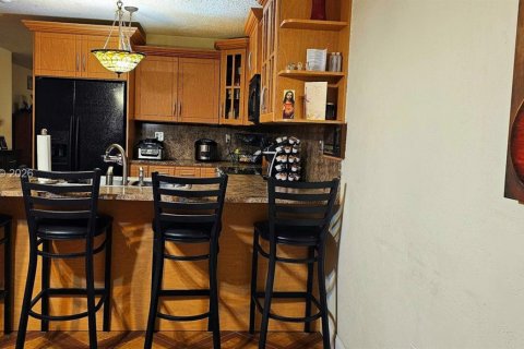 Casa en venta en Hialeah, Florida, 3 dormitorios, 156.63 m2 № 2040130 - foto 6