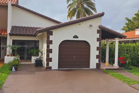 Casa en venta en Hialeah, Florida, 3 dormitorios, 156.63 m2 № 2040130 - foto 2