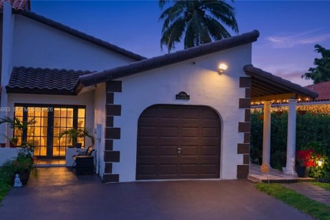 Casa en Hialeah, Florida 3 dormitorios, 156.63 m2 № 2040130