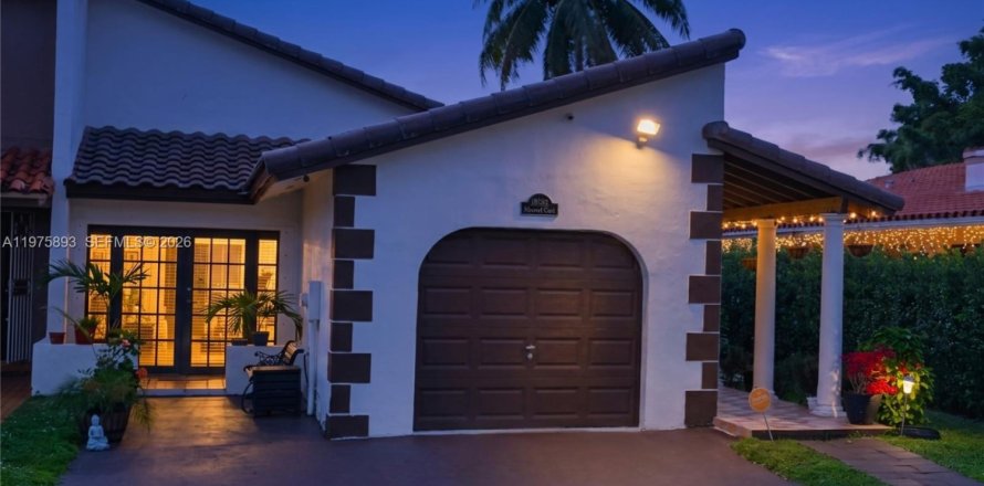 Casa en Hialeah, Florida 3 dormitorios, 156.63 m2 № 2040130