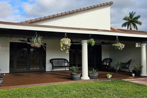 Casa en venta en Hialeah, Florida, 3 dormitorios, 156.63 m2 № 2040130 - foto 10