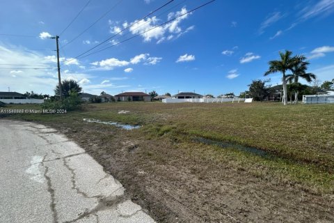 Terreno en venta en Cape Coral, Florida № 1984749 - foto 2