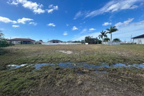 Terreno en venta en Cape Coral, Florida № 1984749 - foto 1