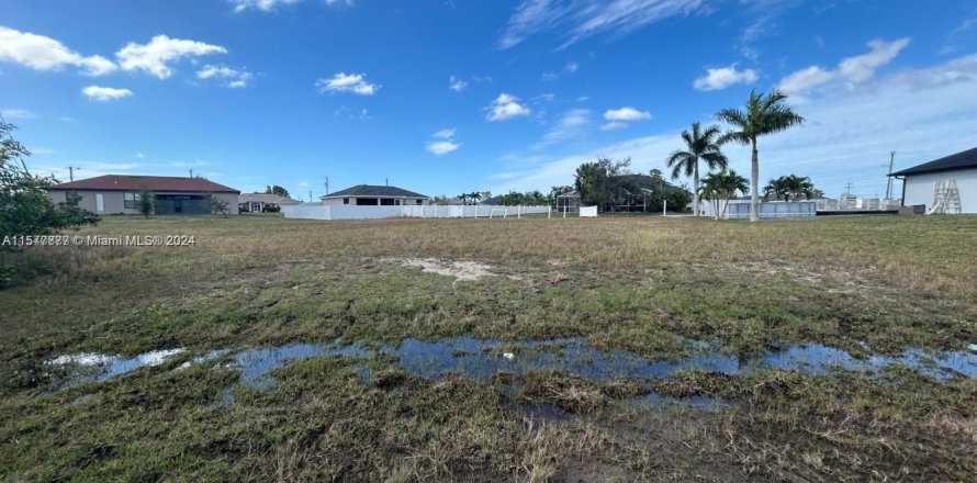 Terreno en Cape Coral, Florida № 1984749