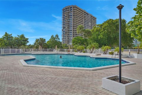 Condominio en venta en Miami, Florida, 2 dormitorios, 126.16 m2 № 2077340 - foto 13