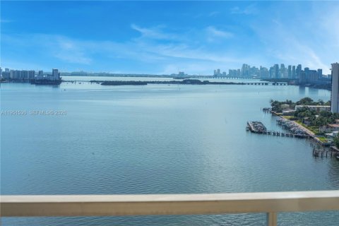 Condominio en venta en Miami, Florida, 2 dormitorios, 126.16 m2 № 2077340 - foto 3