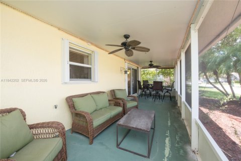 Villa ou maison à vendre à Homestead, Floride: 3 chambres, 141.12 m2 № 2077700 - photo 11