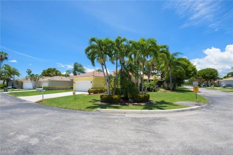 Villa ou maison à vendre à Homestead, Floride: 3 chambres, 141.12 m2 № 2077700 - photo 23