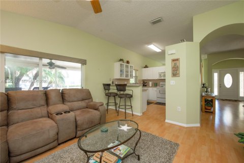 Villa ou maison à vendre à Homestead, Floride: 3 chambres, 141.12 m2 № 2077700 - photo 8