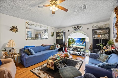 Casa en venta en Spring Hill, Florida, 4 dormitorios, 196.02 m2 № 1895181 - foto 19